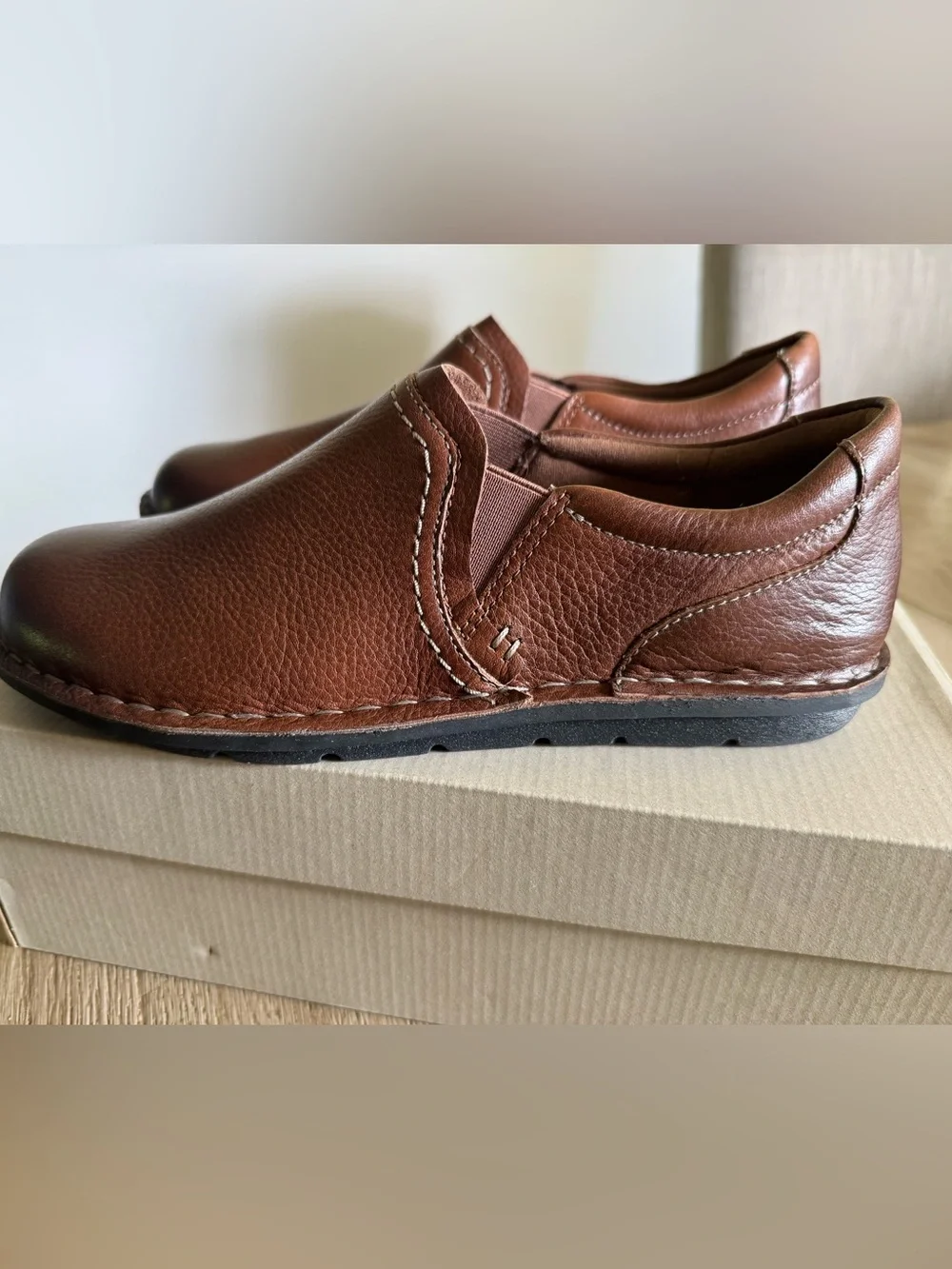 Clarks Women’s Chestnut Janice Barrie Slip-On Leather Loafers Size 8 - Picture 2 of 5